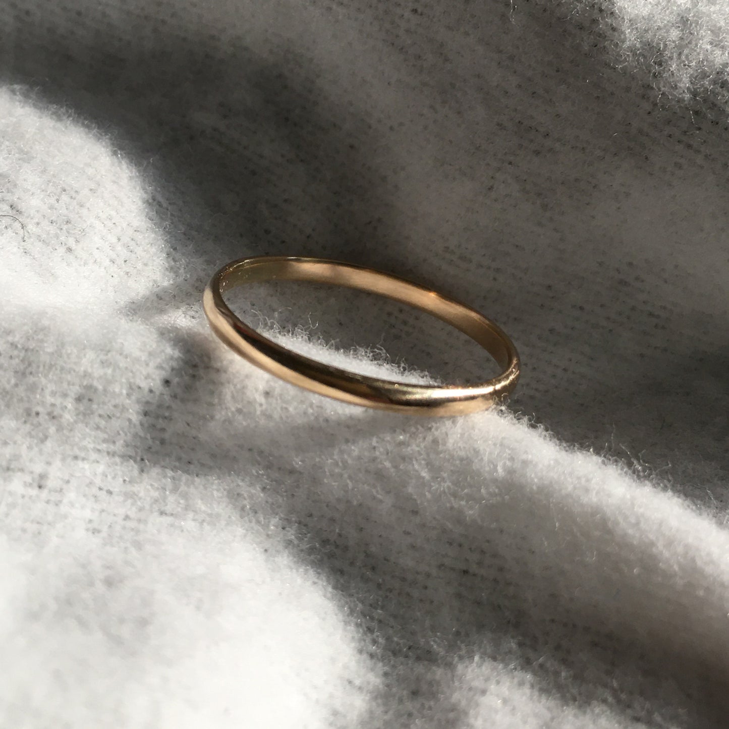 14k Gold Band Ring - Classic & Minimalist Design